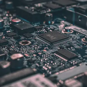 Custom Software vs. Off-the-Shelf: Making the Right Choice for Your Business